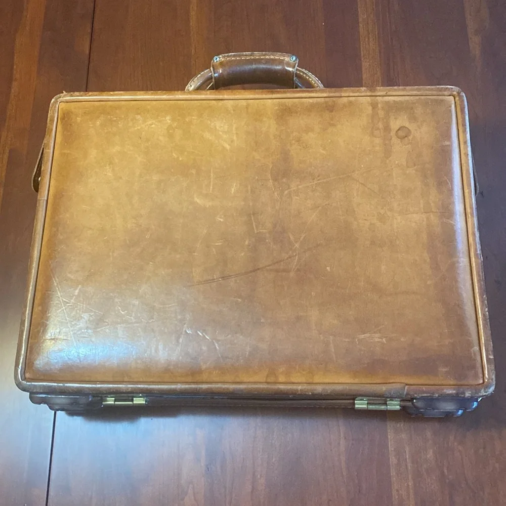 Hartmann Briefcase. Vintage. Leather. Normal wear. No tears or damage.